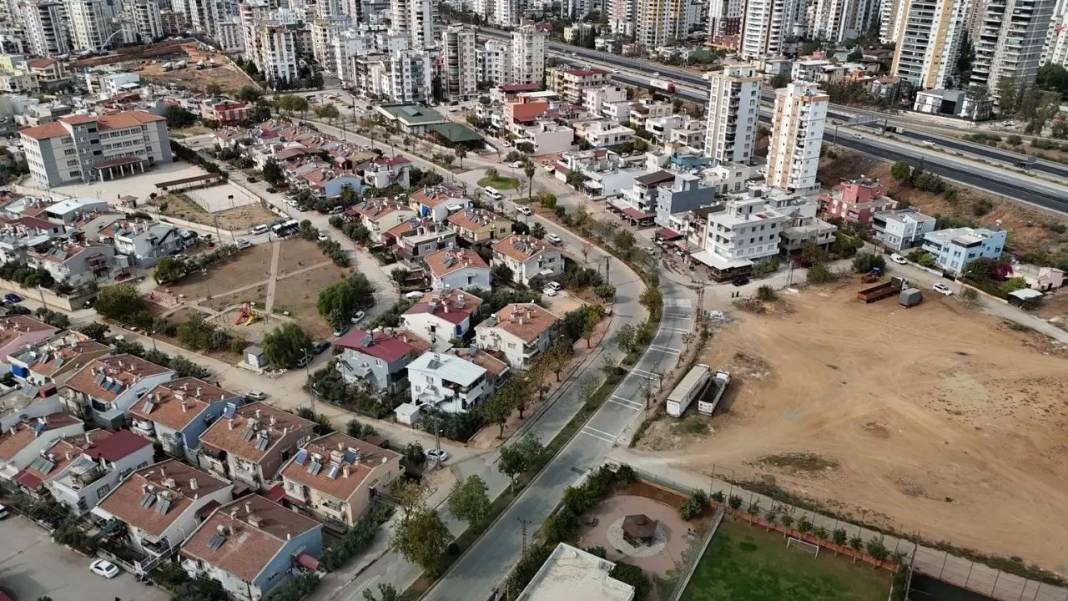 Adana’da “Ölüm Virajı” Vatandaşı Bezdirdi! Çözüm İçin Bakın Ne Yaptılar? 5